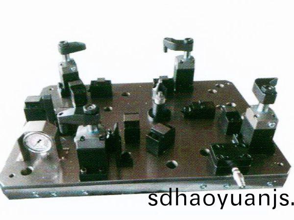 齒(chi)輪(lun)室罩(zhao)蓋液壓(ya)裌具